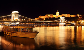 Book Budapest cruise med 4 retters middag til knallpris