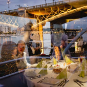 Lei en privat elvebåt i Budapest