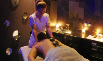 Around the word Spabehandlingspakke i Budapest