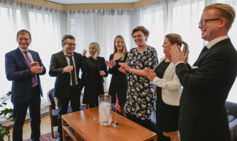 Vi er 10 år og gir bort tur for 10 til Budapest